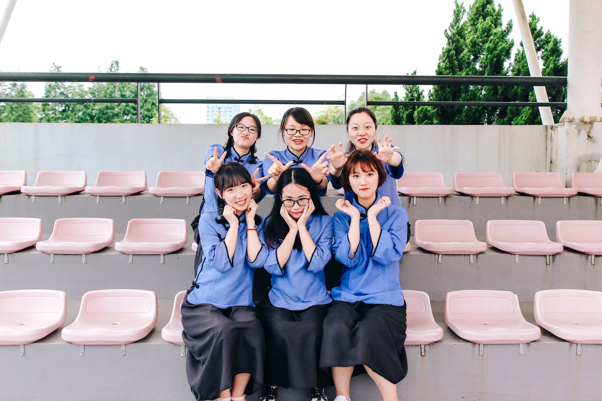 毕业小姐姐写真[27P+135M] #眼镜娘 #眼镜妹 #毕业照 #女大学生 #写真 
No.061119 预览全套尺度看置顶或私信 投稿：@007share 
眼镜娘圈子：https://t.co/VSeJDJ4Yn7 https://t.co/W56xc4kzgD