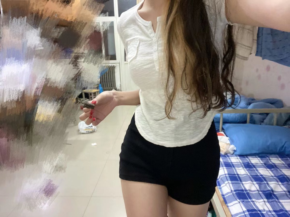 学校宿舍露出反差系列（12）
@cuteeeee11
@euteeeee
@wqganenshi_
@007share

#反差 #反差女大学生 https://t.co/BK45mDIb3E