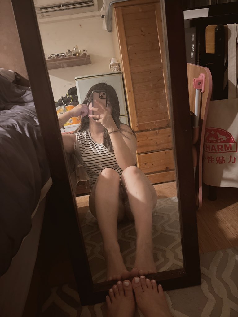 熱熱的天氣就會想做白色ㄉ指甲🤍 https://t.co/ywhiPZZuCV