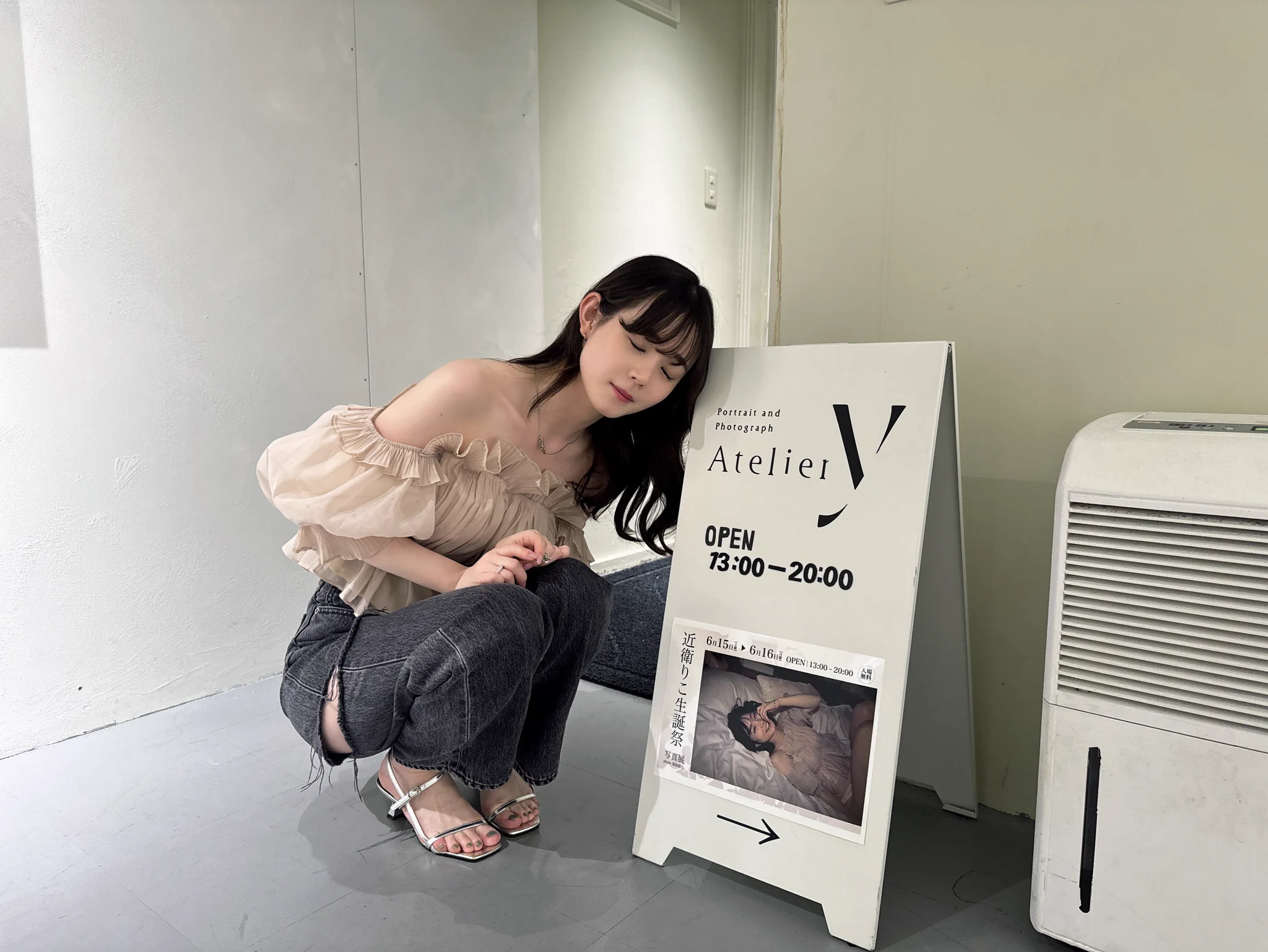 生誕写真展1日目おわりました！はじまりましたツイートするタイミングないくらい、たくさんの人が来てくれてうれしいです。明日は最終日です✊🏻13-20時です。待ってます！ https://t.co/XoebvGsx3g