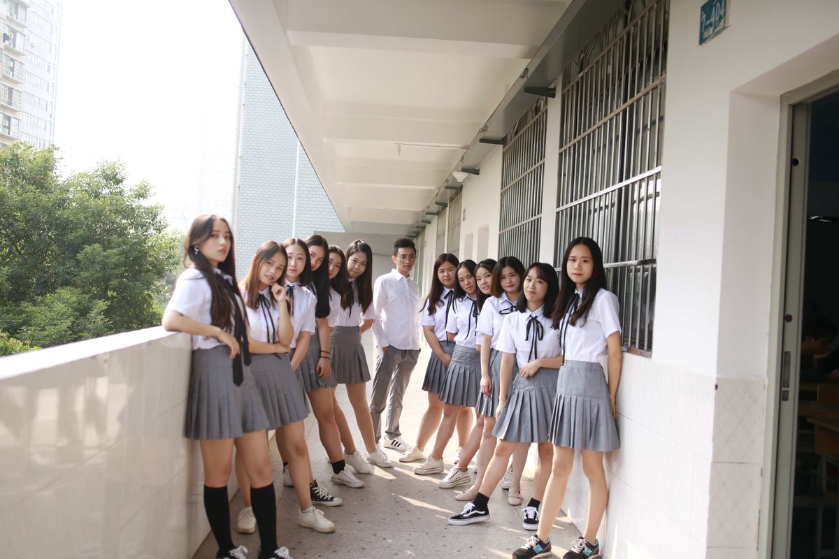 毕业小姐姐写真[691P+714M] #眼镜娘 #眼镜妹 #毕业照 #女大学生 #写真 
No.061818 预览全套尺度看置顶或私信 投稿：@007share 
眼镜娘圈子：https://t.co/VSeJDJ4qxz https://t.co/AeVAqeG3oh