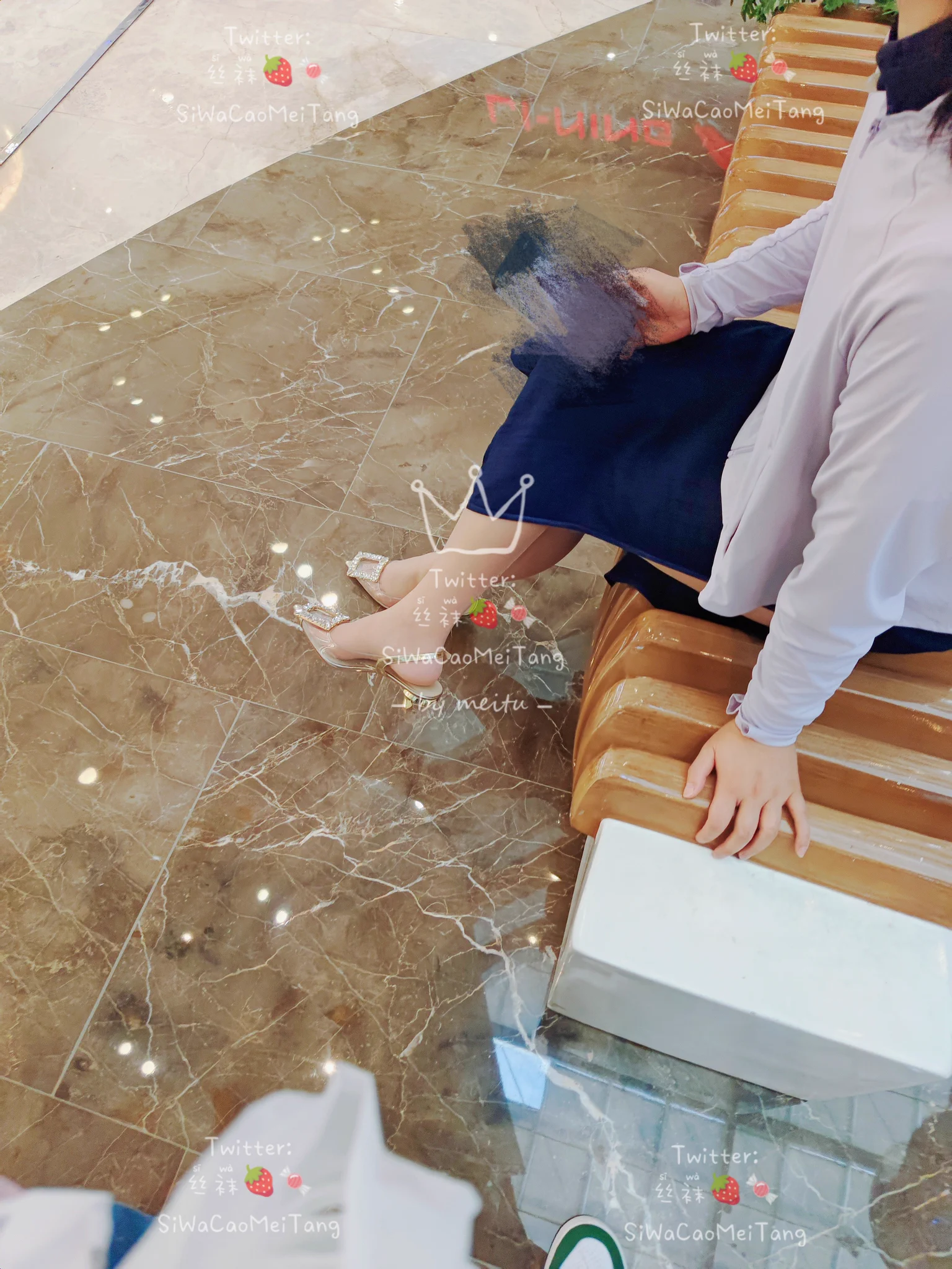 @LOSTPARADI4700 人前丝袜良家，
人后丝袜淫妻。 https://t.co/pujzVhOncT