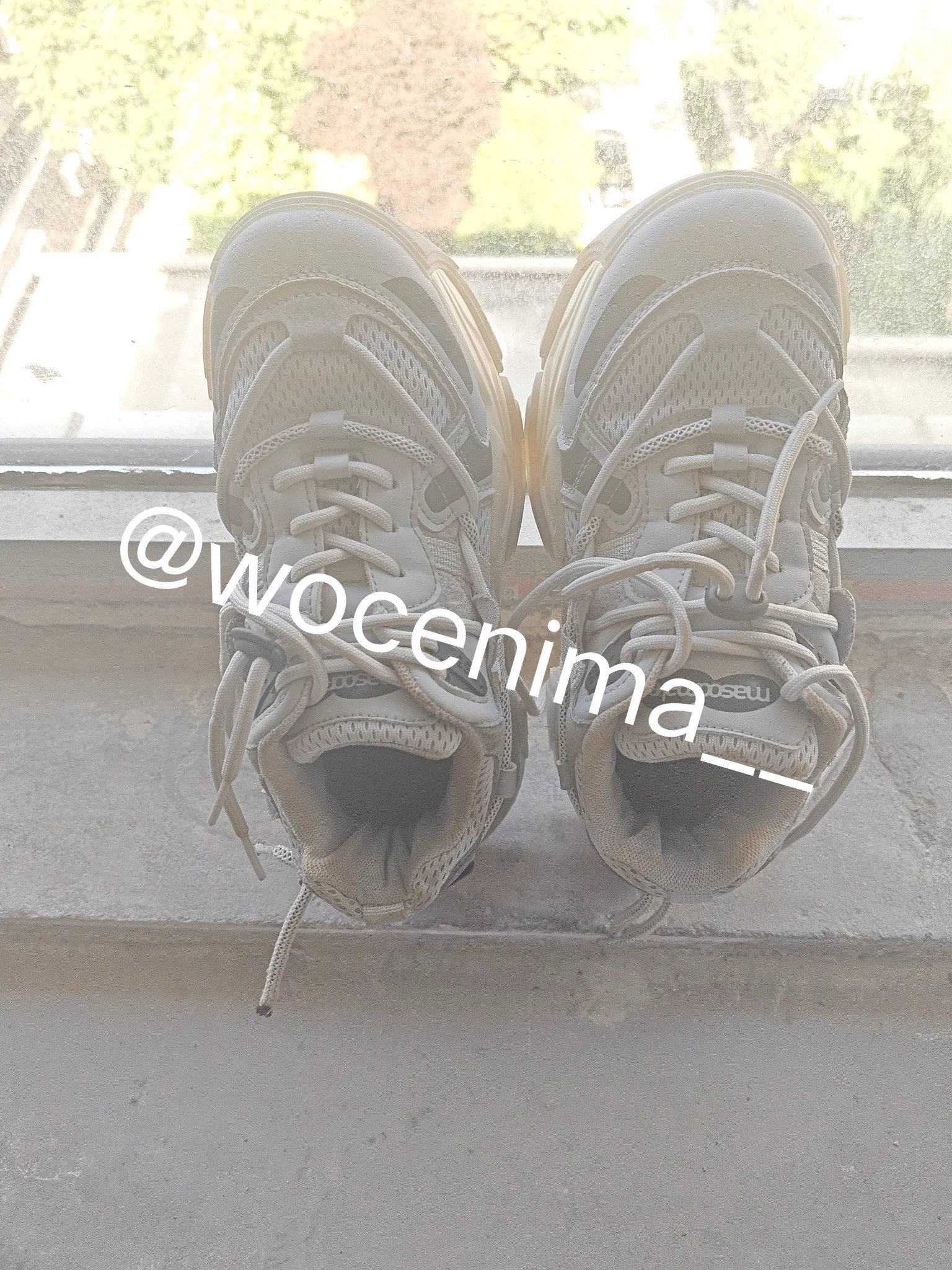 喜欢把鞋晒在楼道的骚女大学生吗 那就美美把玩一下 #扫楼打胶 #女生宿舍 #扫楼 #打胶 #玩鞋 https://t.co/zor2TgCnIc