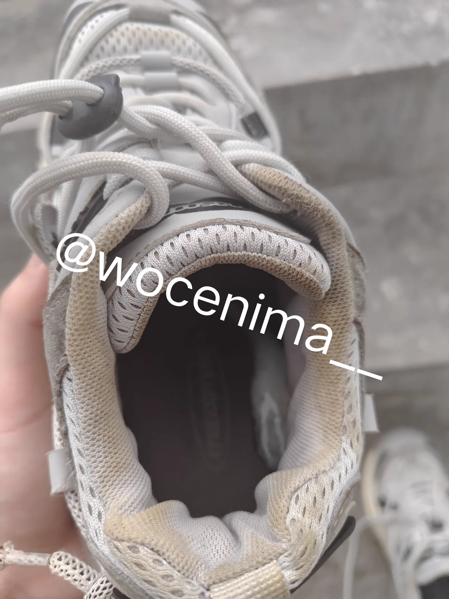喜欢把鞋晒在楼道的骚女大学生吗 那就美美把玩一下 #扫楼打胶 #女生宿舍 #扫楼 #打胶 #玩鞋 https://t.co/zor2TgCnIc