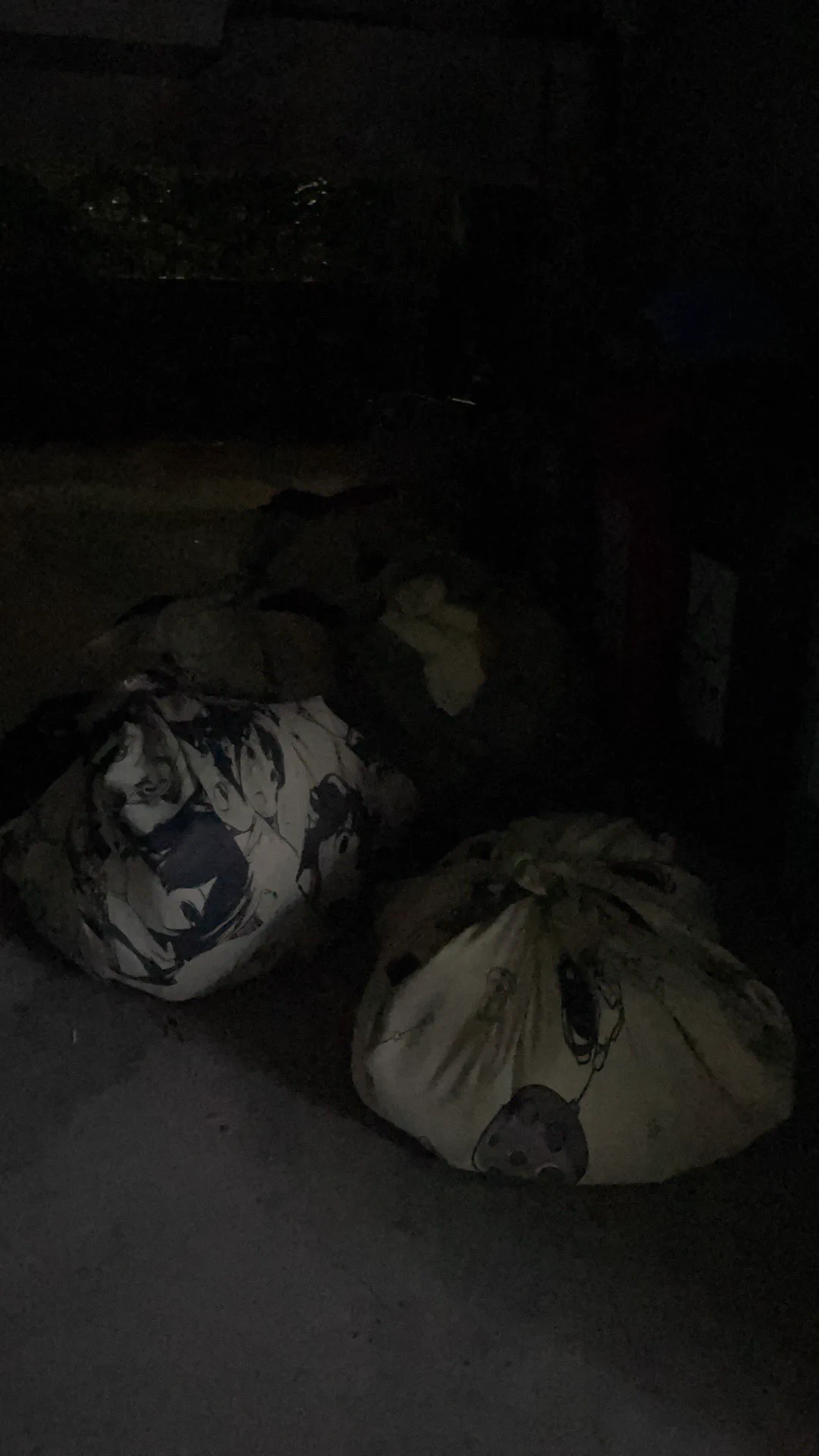 女生宿舍清出来的东西，转发这条推文加关注。抽五位送。这次就发这一条！其他都是纯分享.转发以这条为准。明天晚上八点开。#女生宿舍 #扫楼 #抽奖 #原味 https://t.co/BjmviqlBl4