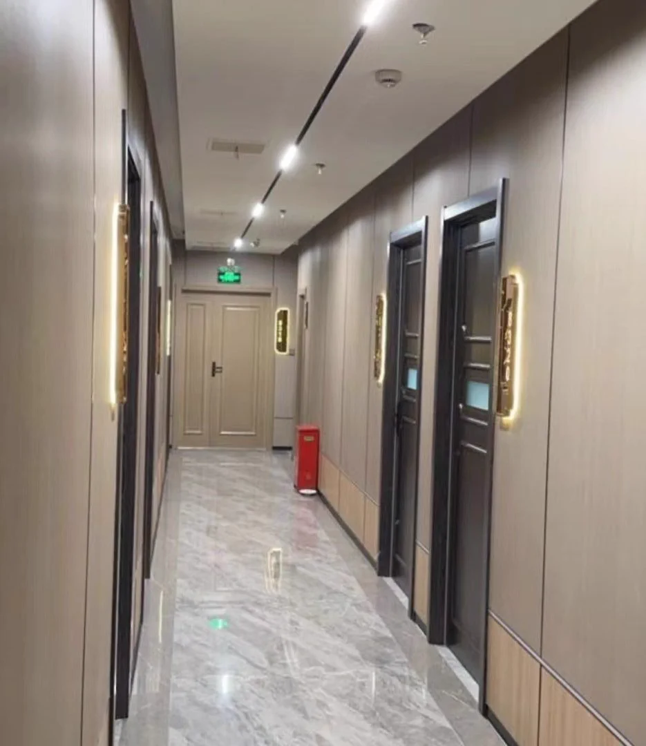 下钟啦，外面下雨就在店里睡了，还有谁在？？？？ https://t.co/llaaf0dGFR