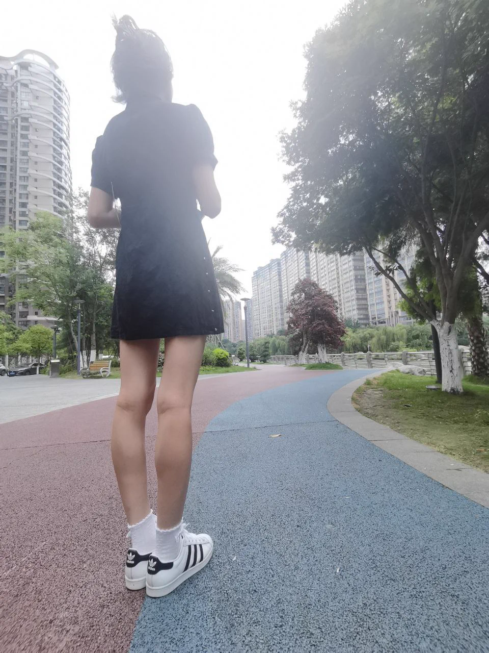 今日美得不可方物。悲剧的是公园的太阳格外晒人。 https://t.co/zaLMaGQG0s