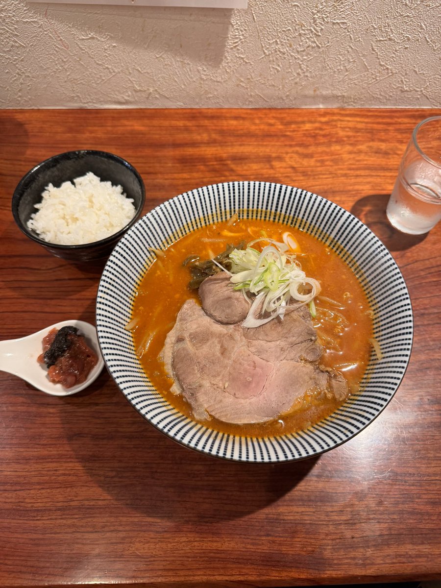 長澤が後世に語り継ぎたい味噌ラーメンNo. 1の八堂八さんが7月15日に閉店です。
涙堪えながら食べた😭😭
まっっっっじで美味しいもう恋しい😭

長澤は今日辛味噌にしましたが、ノーマル味噌がまず死ぬほど美味しいので食べてみて〜
毎日交互に食べたすぎる(大号泣) https://t.co/jfLLqN6ynX