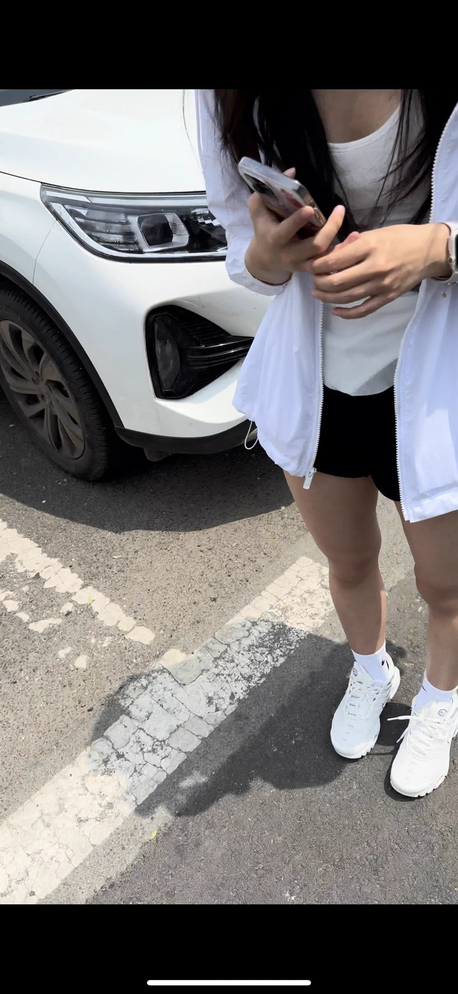 【街头要袜】街上看到一个细腿nike白袜，停车跟上。使用话术。很痛快女孩就答应，令人窒息的事发生了。妹子说，正好我包里有几双新的。🫠🫠这是我万万没想到的啊我艹了。我日了狗了。这种情况只能要，或者不要。眼看着妹子脚上的白袜搞不下来。谁能想到她书包里装了这么多白袜。她究竟是干啥去了😅😅 https://t.co/BJWtXfGhRU