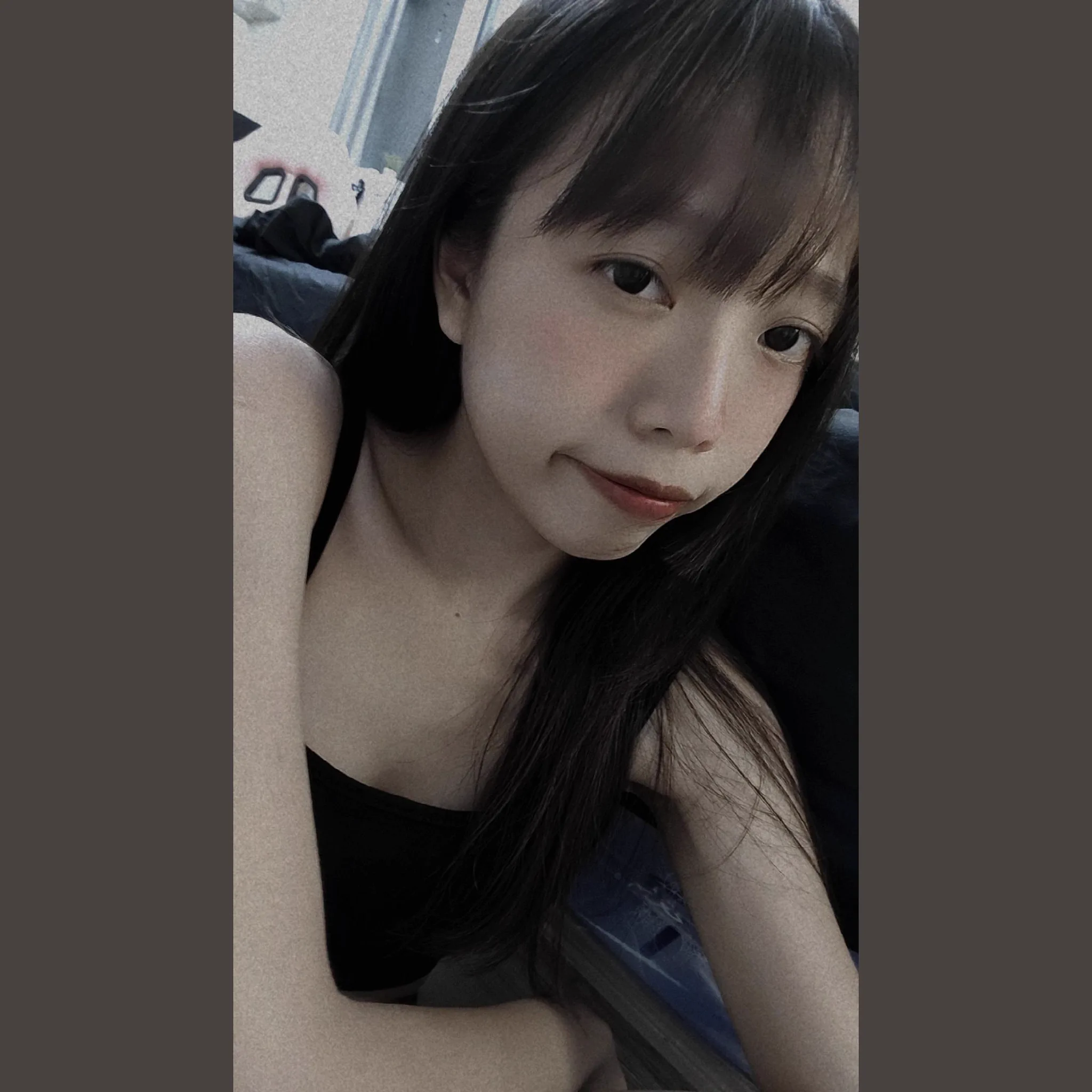 前置鏡頭跟後置鏡頭你們比較喜歡哪一個ㄚ明明都是我 確有點不一樣😅 https://t.co/bk97EbDPx5