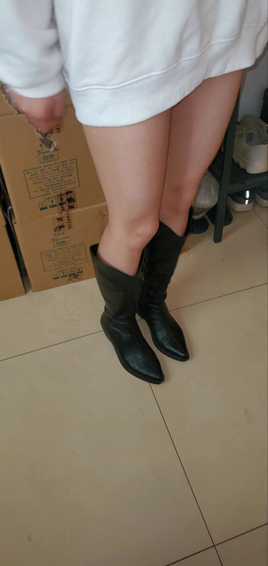 0395地区，河南漯河推友投稿，邀请同城同好上门保养女友骚鞋，需要量大的老哥，S完抹匀放好即可。同城有意向的同好可私信我获取联系方式，拒绝白嫖！ https://t.co/SX2q9C8xCL