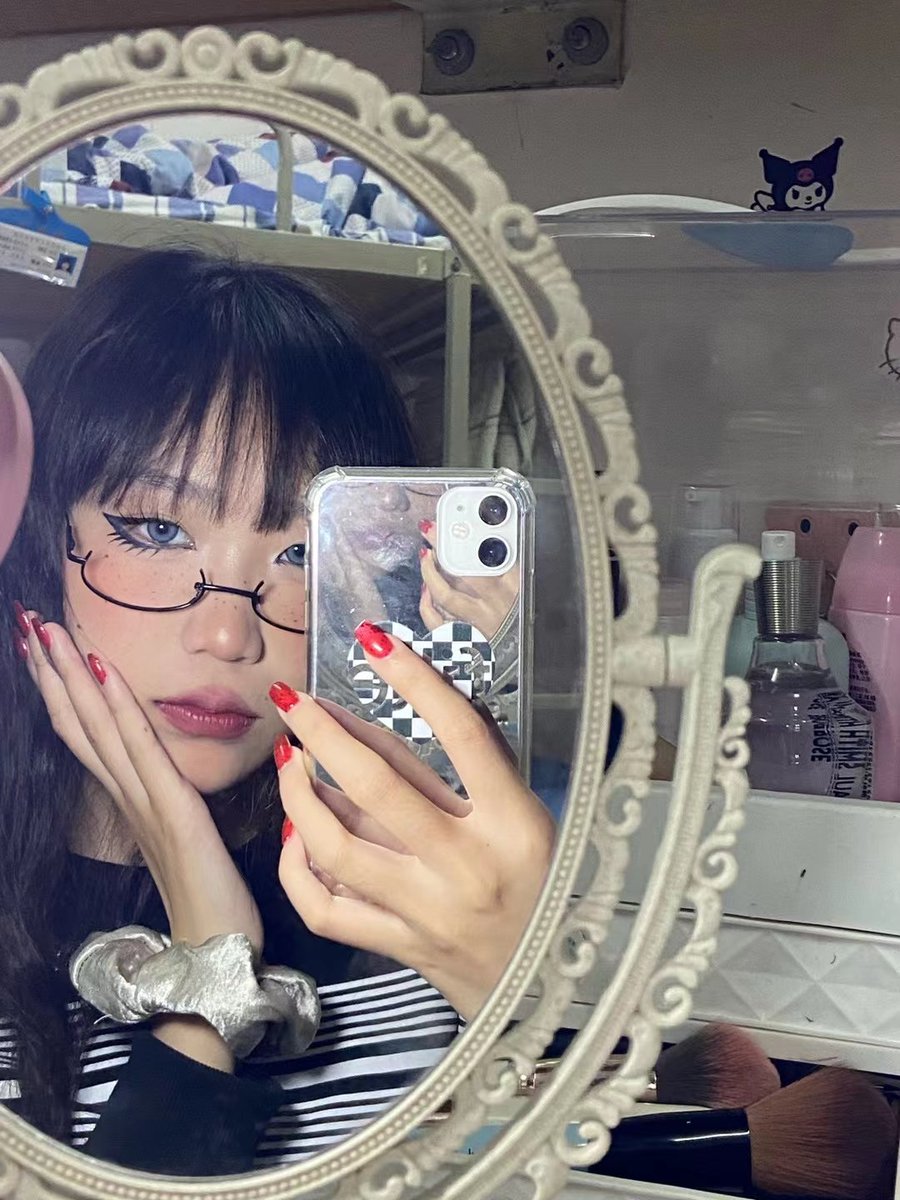 学校宿舍露出反差系列（9）
@cuteeeee11
@euteeeee
@wqganenshi_
@007share

#反差 #反差女大学生 https://t.co/L5rf4OYvtR