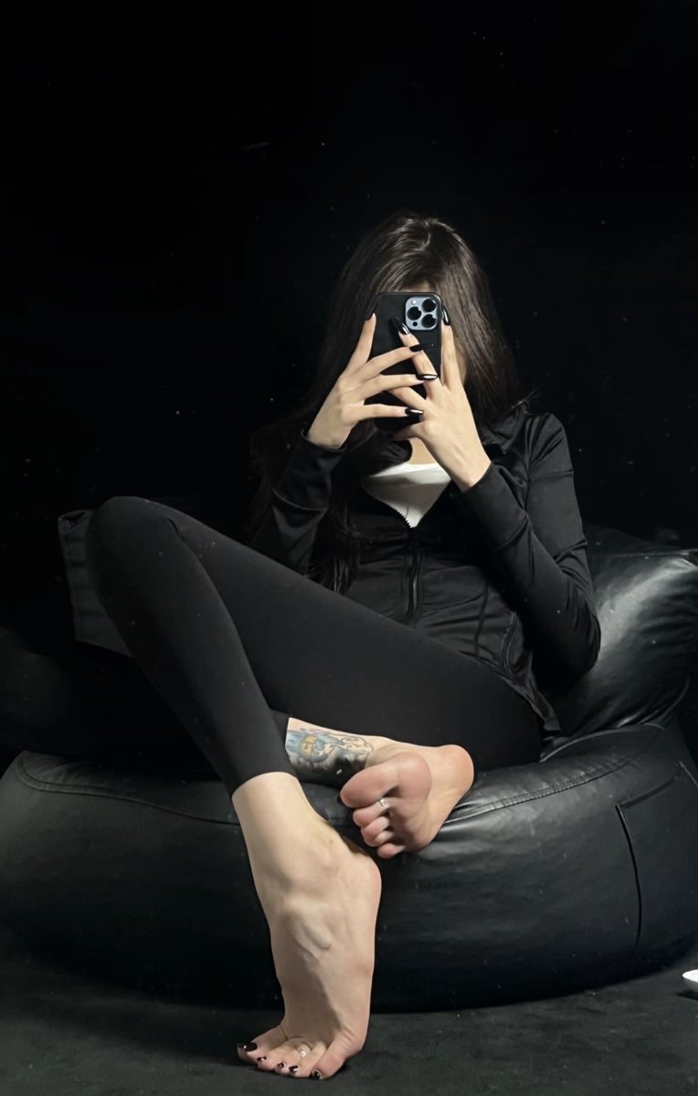 一被女人拿脚底对着就勃起打飞机

一看见精神亲妈就跪地磕头倒贴

脚越臭越上头无脑

一闻脚臭味就早泄

#精神小妹 #无脑上供  #冤种  #舔狗  #洗脑 #奴下奴 #白给 #红框挑战 #男M任务 https://t.co/rllhQnBZXB