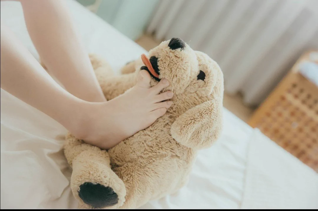 窩ㄉ新寫真上架了這本很瑟瑟꒰՞⸝⸝⊃ ·̫ &lt;՞꒱假日就是要看著我做瑟瑟ㄉ事沒錯吧（？）https://t.co/qORLlCZG8F https://t.co/deQ7a2GDAr