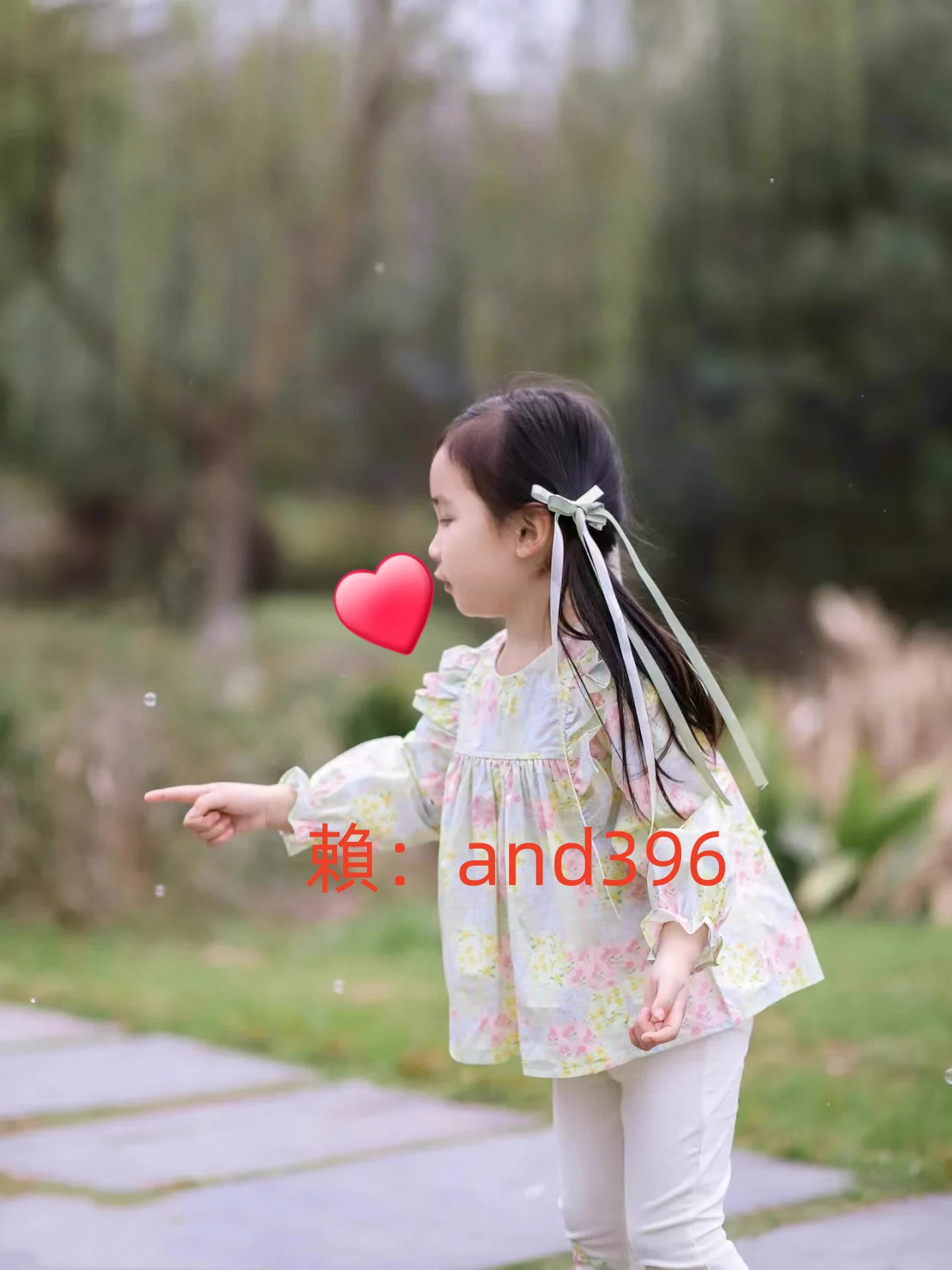 我家公主 不知道以後要便宜誰家兒子😂這顔值 配她的公主脾氣 但願有人受得住她不生氣的時候真想親一口 惹我的時候真想打她屁股 https://t.co/eeBQ2RhN8Y