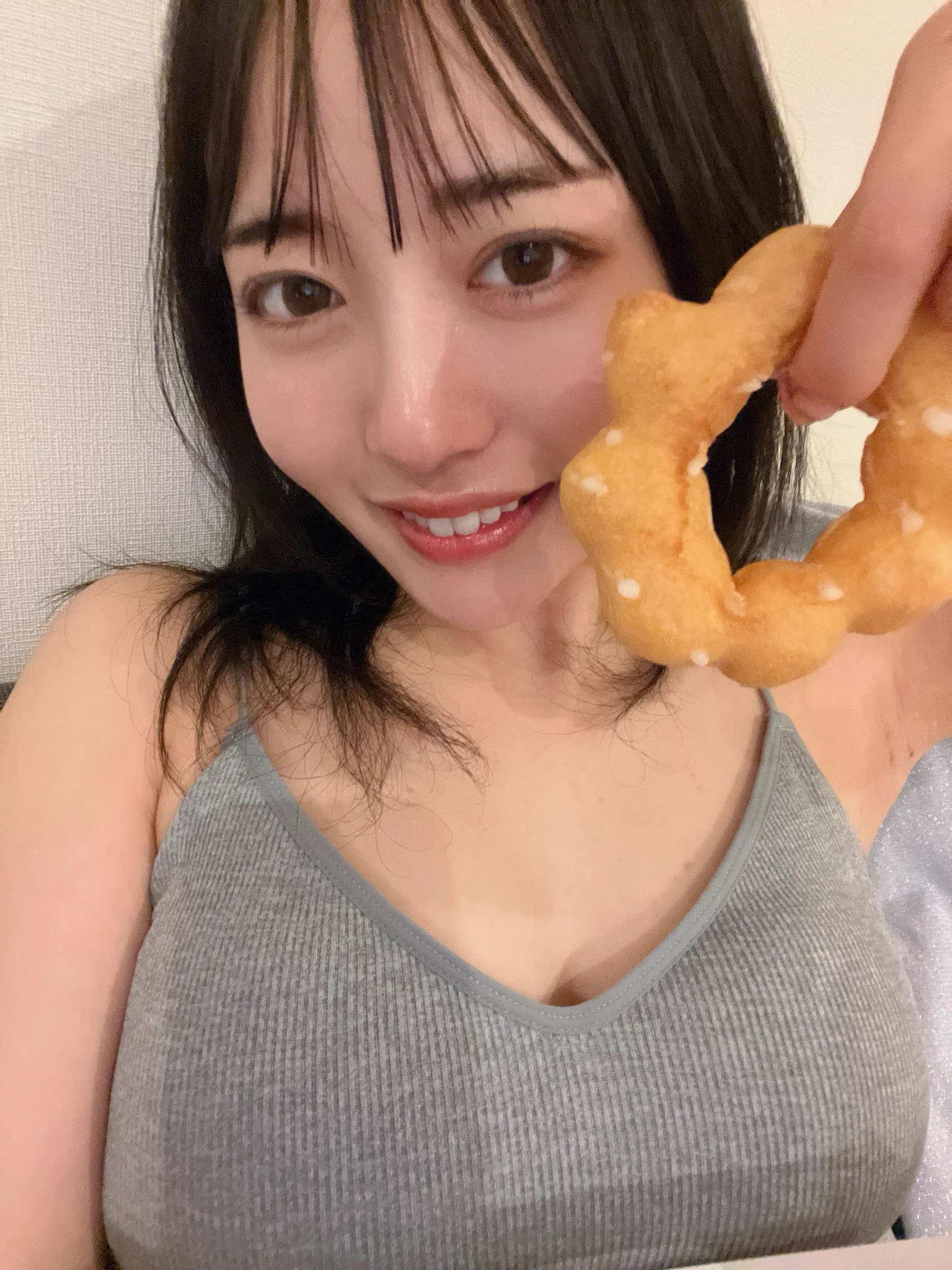 部屋着はスポブラにパンツです。ぽんでりんぐたべました https://t.co/NZzGHYRlbY
