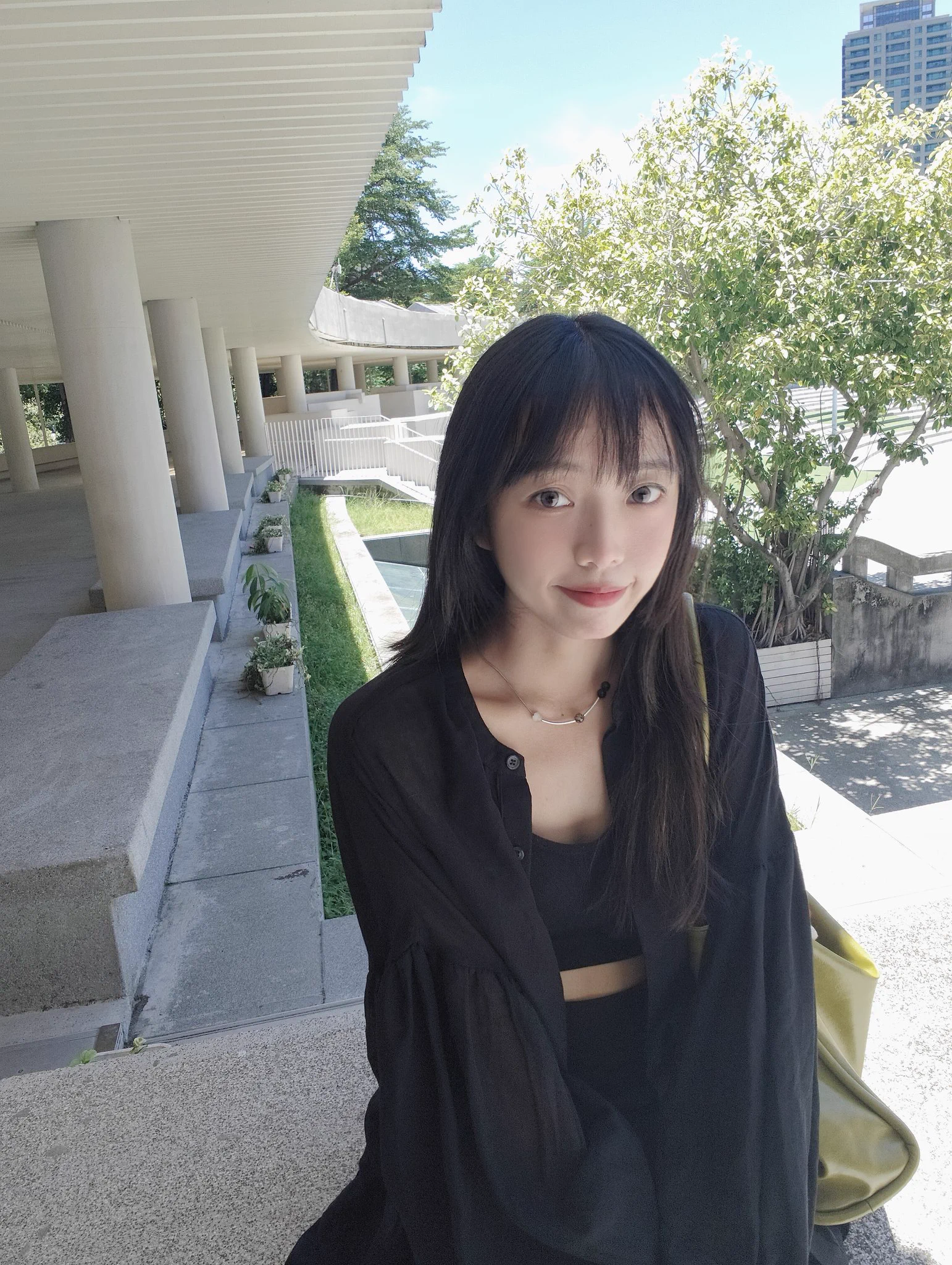 今天去了高雄美術館！！久違的出去走走很快樂٩(๑òωó๑)۶ https://t.co/sL6A5bDfdM