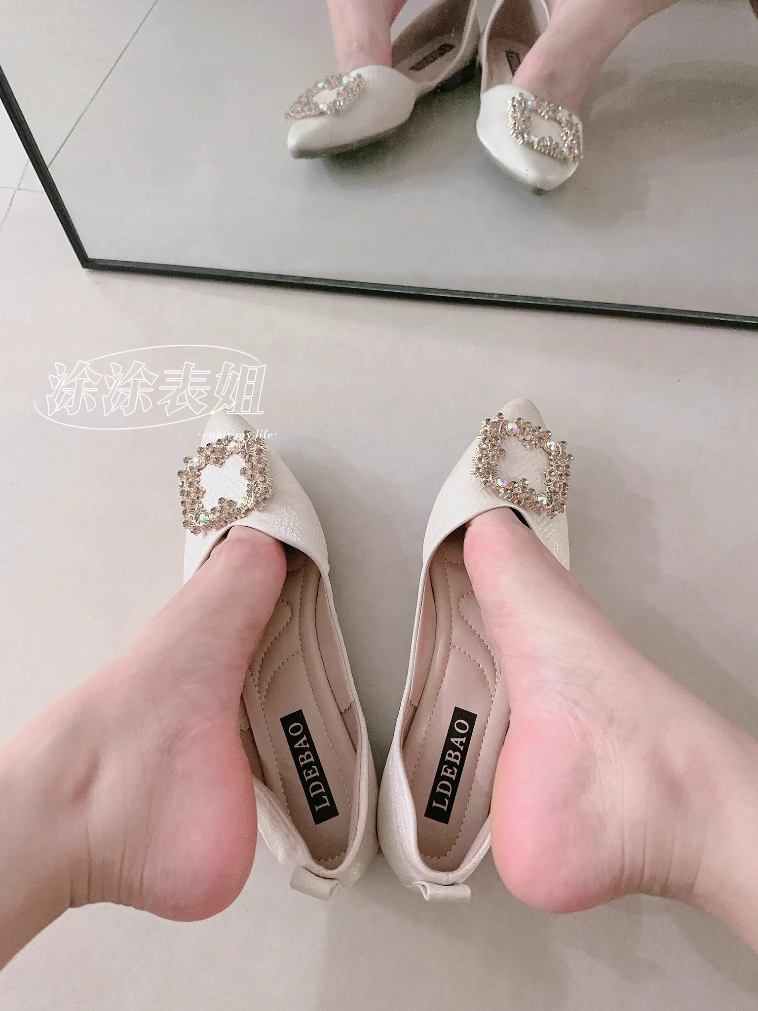 鞋子好看吗？🧐 https://t.co/hHX85dUSo4