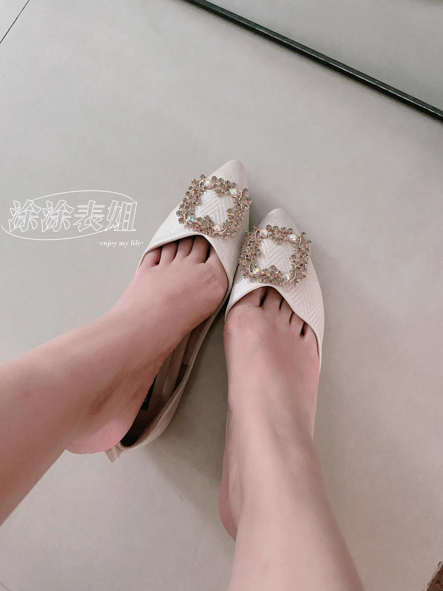 鞋子好看吗？🧐 https://t.co/hHX85dUSo4
