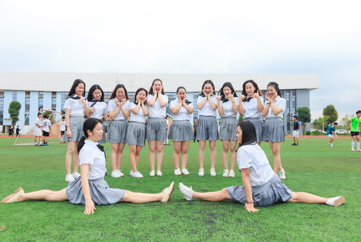 毕业小姐姐写真[219P+773M] #眼镜娘 #眼镜妹 #毕业照 #女大学生 #写真 
No.072521 预览全套尺度看置顶或私信 投稿：@007share 
眼镜娘圈子：https://t.co/VSeJDJ4Yn7 https://t.co/YsqZqtlyC9