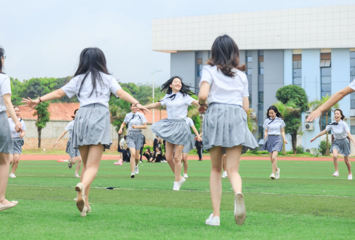 毕业小姐姐写真[219P+773M] #眼镜娘 #眼镜妹 #毕业照 #女大学生 #写真 
No.072521 预览全套尺度看置顶或私信 投稿：@007share 
眼镜娘圈子：https://t.co/VSeJDJ4Yn7 https://t.co/YsqZqtlyC9