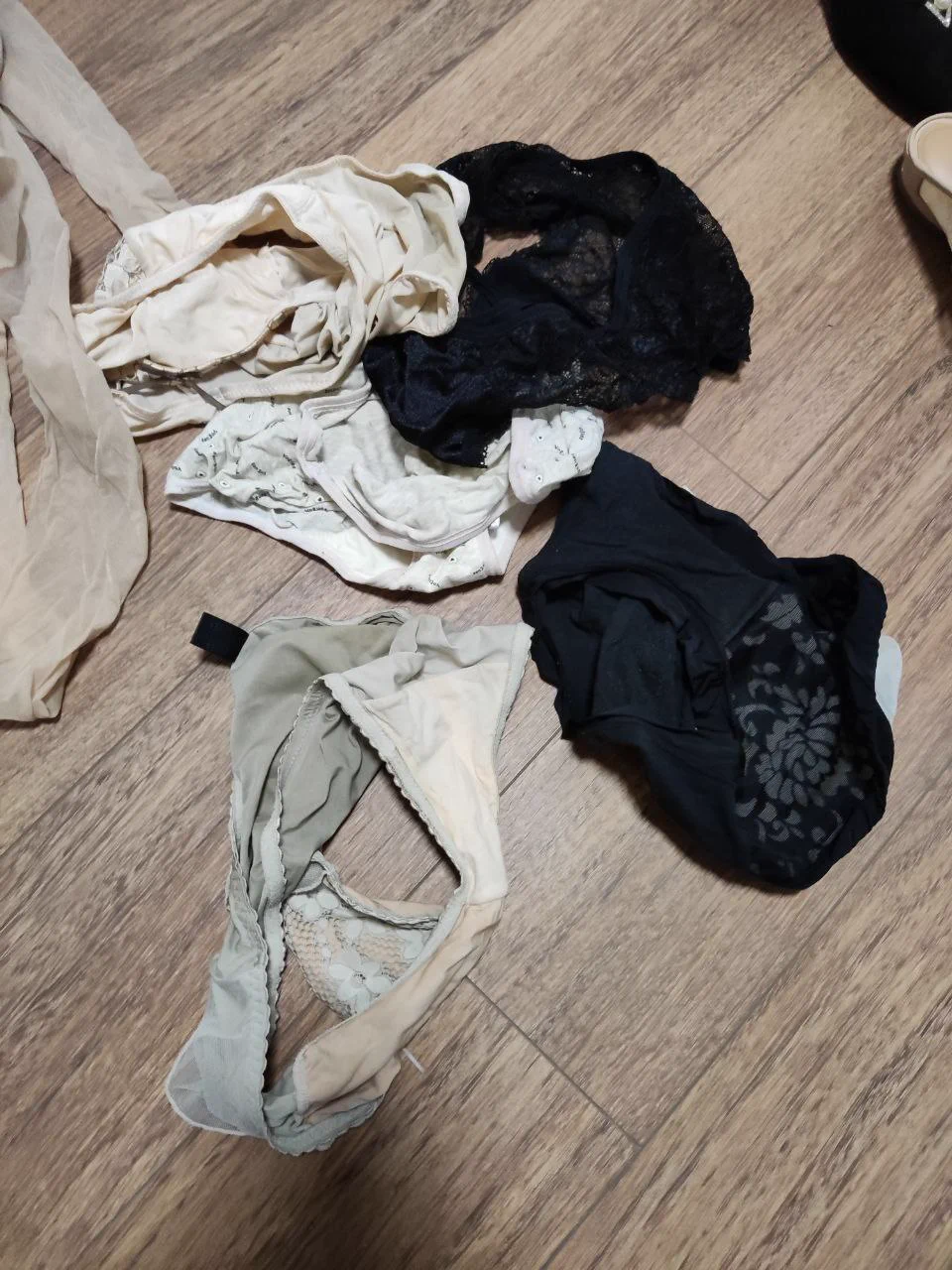0532地区，青岛同好发来投稿，趁女友出差，找同城同好来射她的臭丝袜内裤高跟鞋等贴身衣物，寻同城同好互换交流。有意向的同好可私信我获取联系方式，群内老哥及高素质的同好优先，拒绝白嫖！ https://t.co/pRPQMo9n8g
