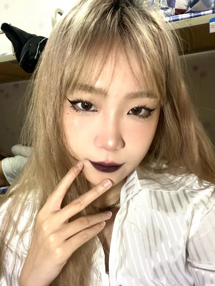 学校宿舍露出反差系列（26）
@cuteeeee11
@euteeeee
@wqganenshi_
@007share

#反差 #反差女大学生 https://t.co/5kFf5nqkOC