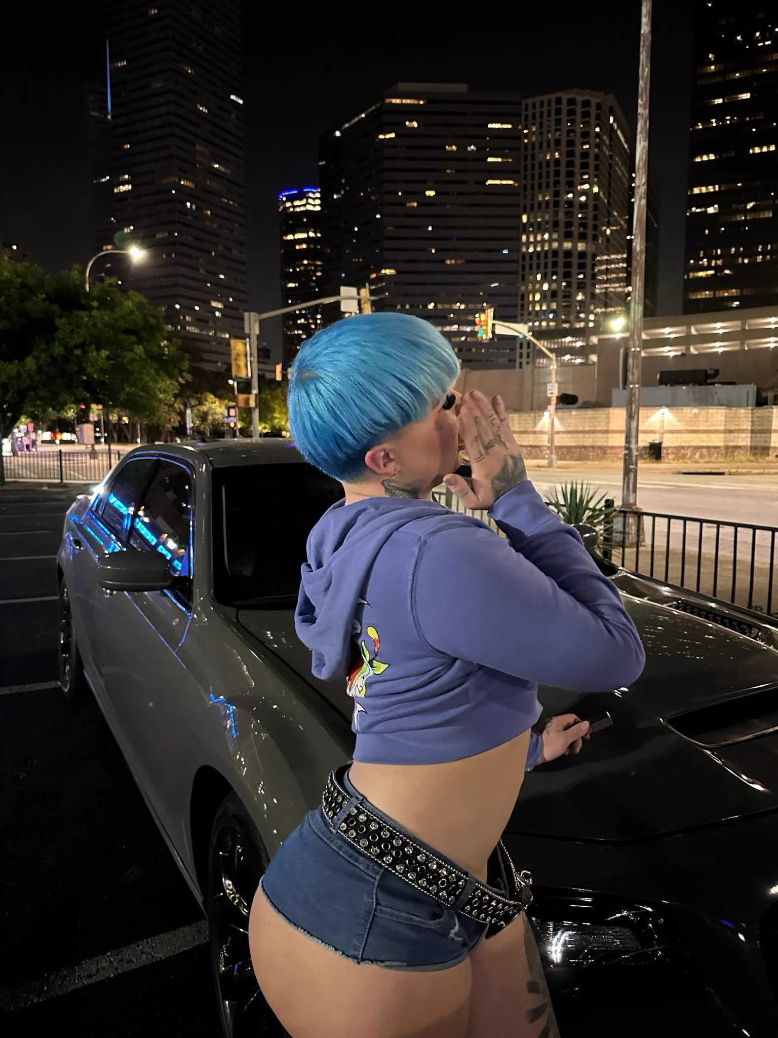 You dont hear me thinkin bout you? 💙 https://t.co/l37Ghd8KiD