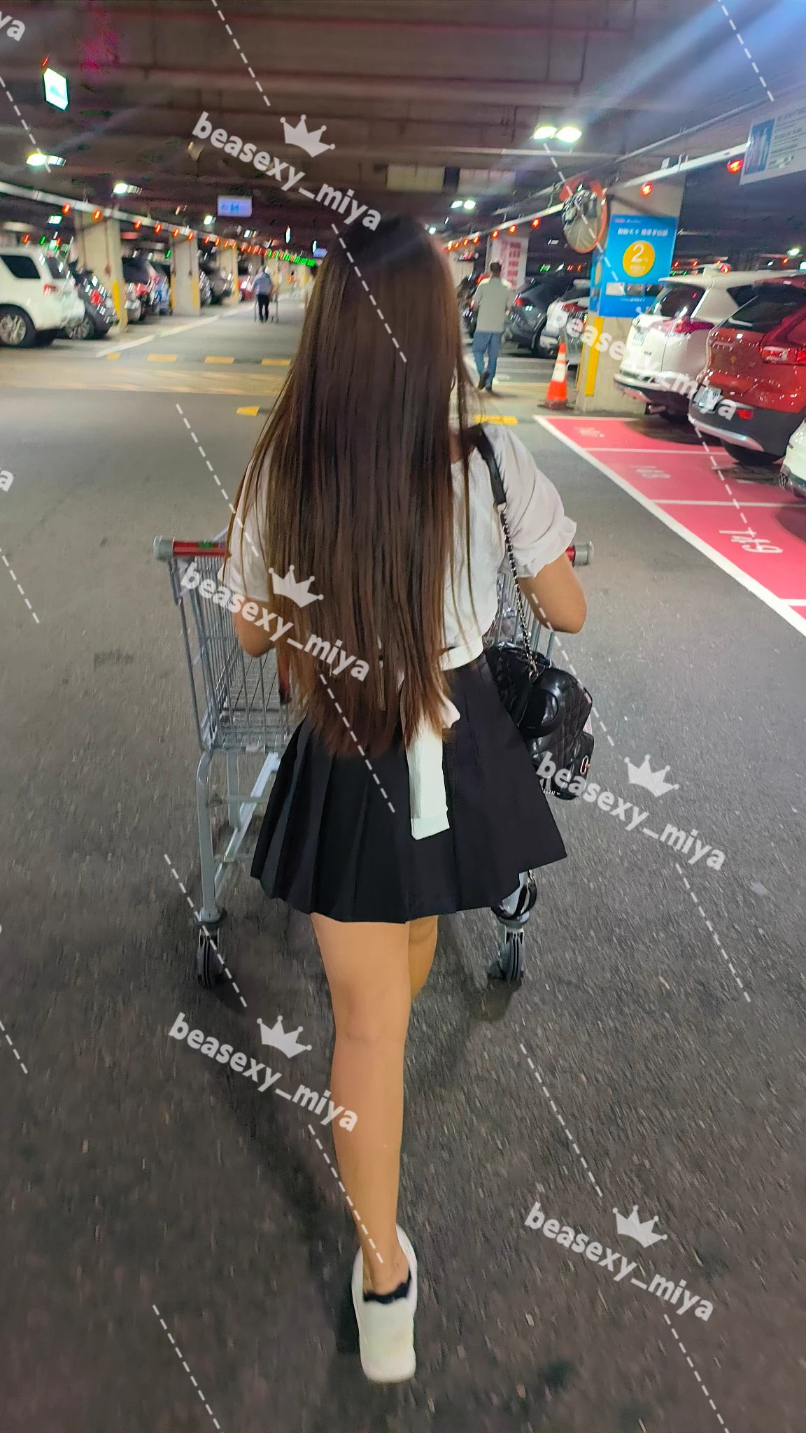 去美式賣場剛好是年輕帥哥在結帳🤭老公故意站在結帳區外面讓我去結帳，小帥哥快速的從腳瞄到胸部，不小心我們一起對到眼好害羞🫣心跳真的有點快🤭老公真的很貼心，還故意問我，那個帥哥有喜歡嗎😆跟帥哥一起對到眼好興奮💞#生活採買#帥哥眼睛好萌#戀愛感#聯誼交換#單女同樂#單男 https://t.co/d92QA82jWX