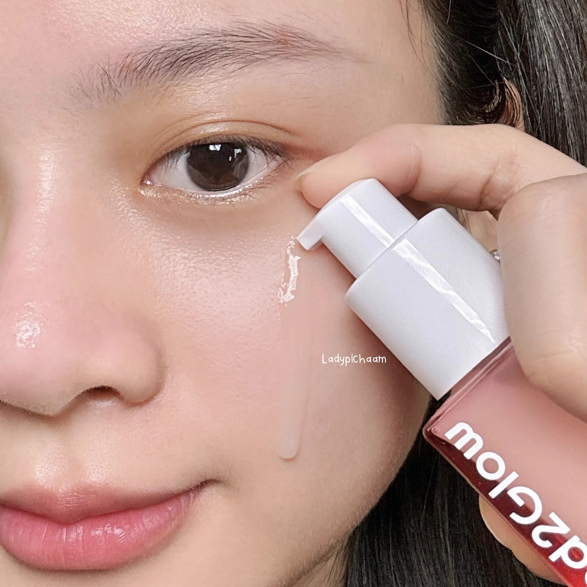 รวมสกินแคร์งบ 5 ใบแดงจาก Glad2Glow เทอออ เค้าใช้ดีมากอ่าา ละคือกระปุกพกจ น่ารักไม่ไหว พิชามเอาครีมบำรุงมาลอง 2 สูตร 🩷สูตรสีชมพูคือเน้นความสว่าง ใช้ละผิวใสมาก กระจ่างขึ้นทันตาสุด💚อีกสูตรนึงคือใบบัวบก เน้นลดผิวอักเสบ ตรงไหนมีความผิวแดงๆใช้แล้วผิวหายแดงเลยทันที 🩷เซรั่ม ใช้แล้วสีผิวสม่ำเสมอ เนื้อเค้าเข้มข้นแต่ว่าซึมเข้าผิวได้ดีนะ พิชามชอบมาก เอาจริงกับราคามันน่าว้าวสุดๆ🧡https://t.co/f2hG8oPvKY