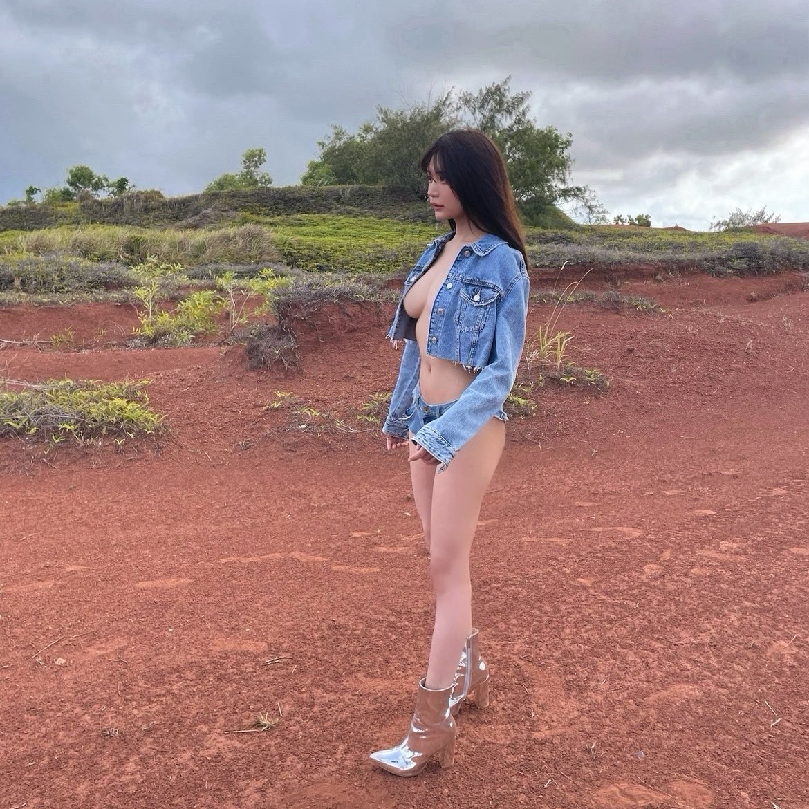 みなさん、2nd写真集「Colon」、たくさんの感想を本当にありがとうございます☺︎
撮影前の打ち合わせから、完成まで、一生懸命向き合い続けて来て本当に良かったと、みんなの感想を読んで感じました🪽
みんなの応援があったからColonを完成する事が出来たので、感謝の気持ちでいっぱいです✨️ https://t.co/hk5WbzXgAS