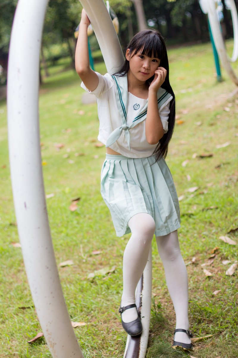 毕业小姐姐写真[36P+335M] #眼镜娘 #眼镜妹 #毕业照 #女大学生 #写真 
No.080816 预览全套尺度看置顶或私信 投稿：@007share 
眼镜娘圈子：https://t.co/VSeJDJ4Yn7 https://t.co/9DzDmoPwmn