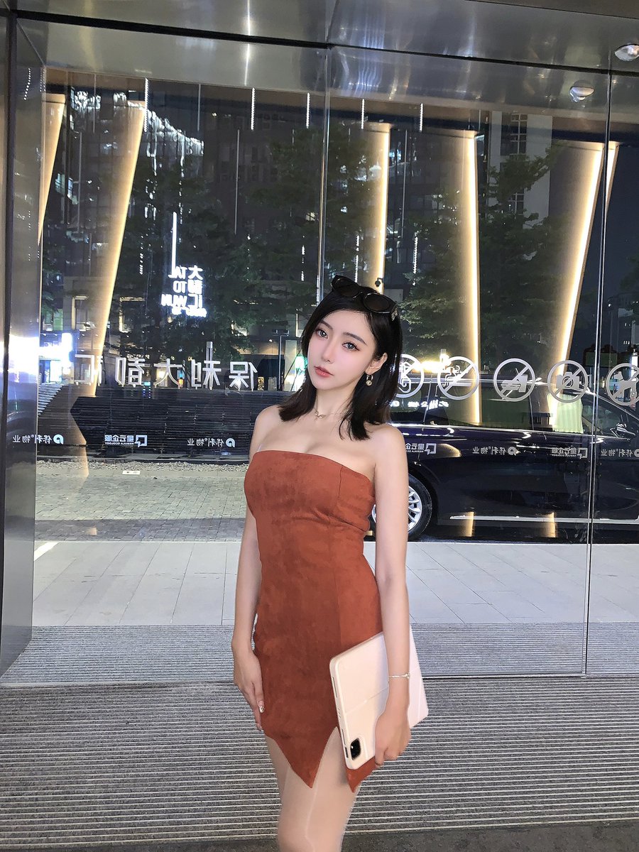 想用我的大长腿想圈住你～ https://t.co/mSv7nf5kZ3