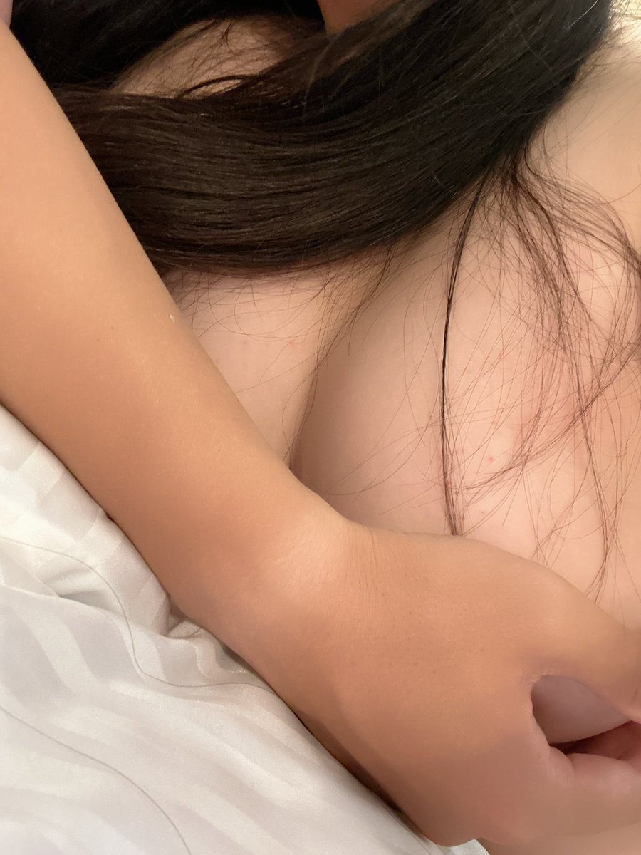 颱風天
就適合開房間打砲😍😍 https://t.co/9bCLma2RHd