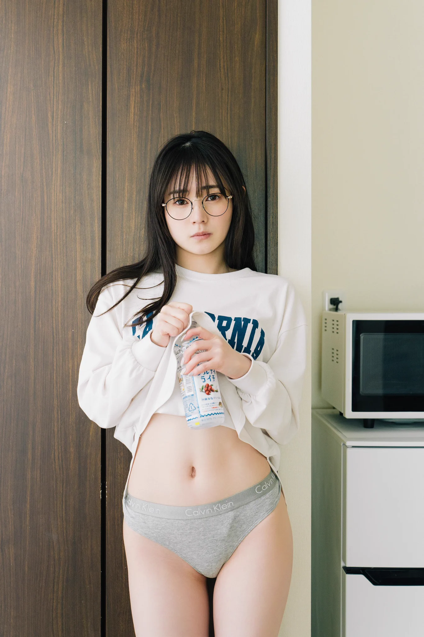 🍞おしらせ🥐写真集が即完売(!)して再販のご希望もたくさん頂いた『りこと住んでる世界線』のDL写真集を販売開始しました！写真集お迎えできなかったー！の方はもちろん写真集もってるよ！の方もおかわりどうぞ🍚無料会員の方もお迎えできます✊🏻200枚！https://t.co/OWoWaVfo8Z https://t.co/dKU4sHQlaB