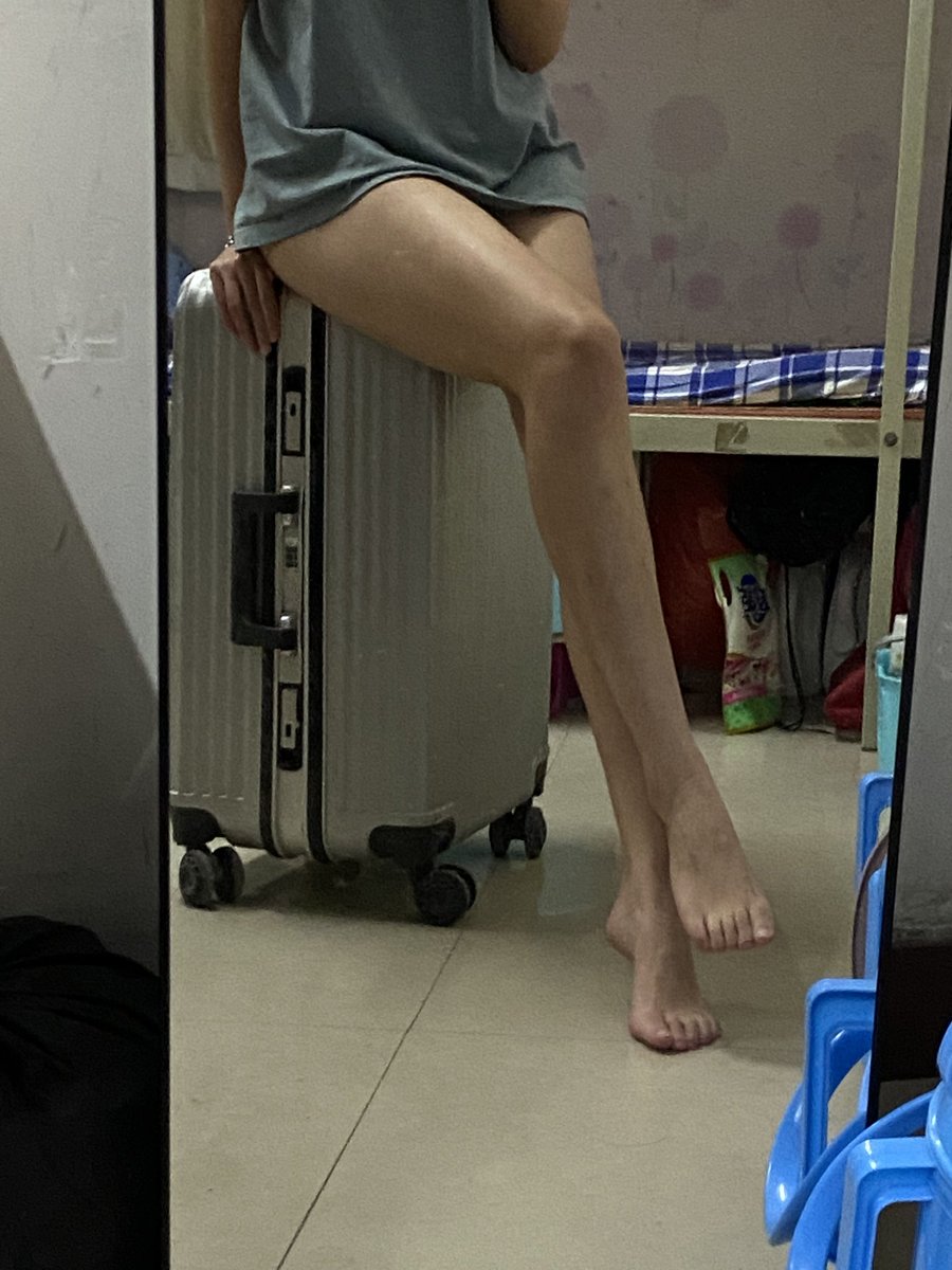 学校宿舍露出反差系列（38）
@hutuiaitewo 
@woshuaibao 
@wsdsbs 
@meiridabishai

#反差 #反差女大学生 https://t.co/uhfiIjZt40