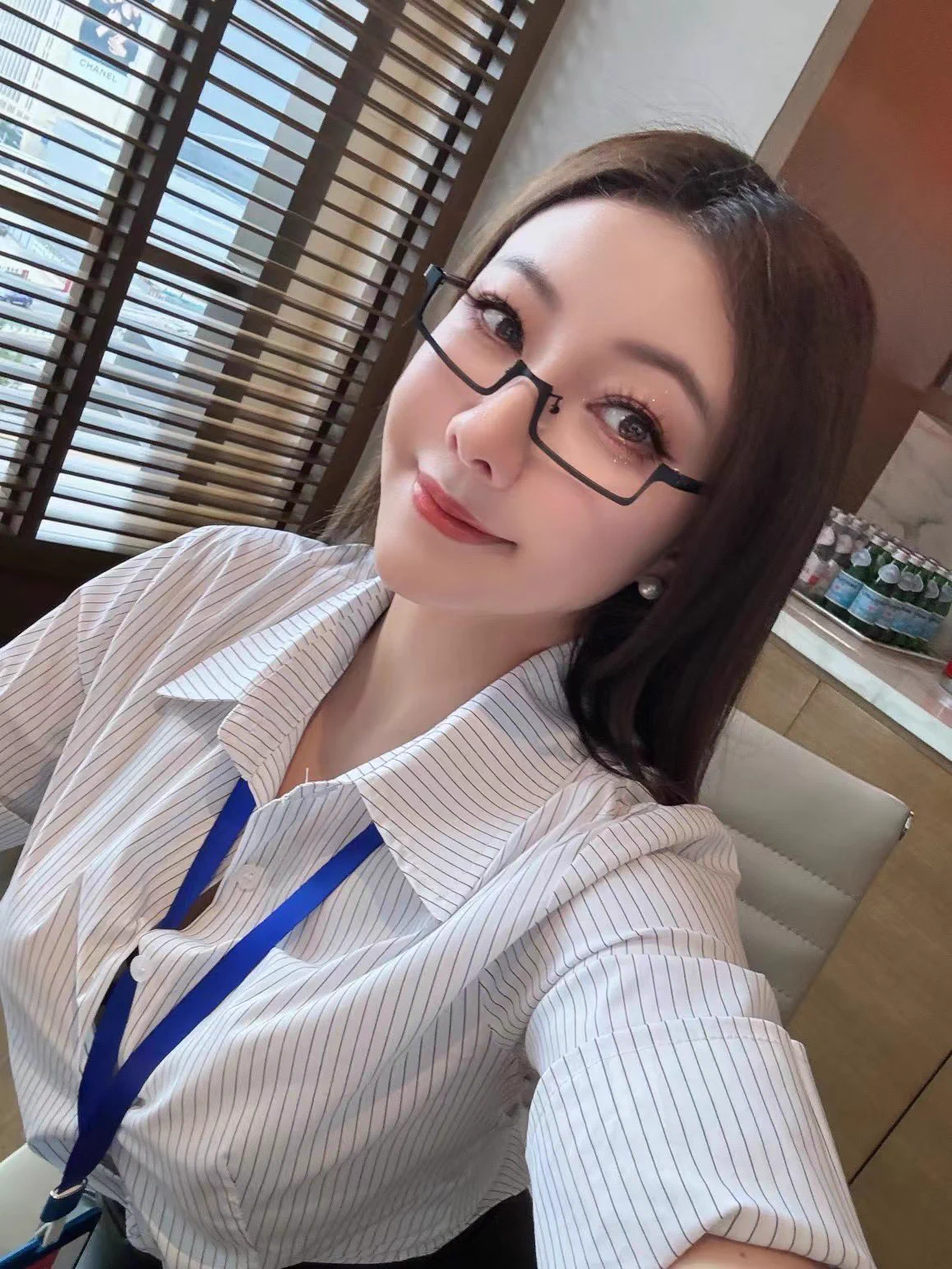 拍摄忙碌的一天又一天，2024年的第一套写真即将上线❤️🤣千呼万唤始出来，是真的恨不得48小时忙碌。 https://t.co/42LSoJNG37