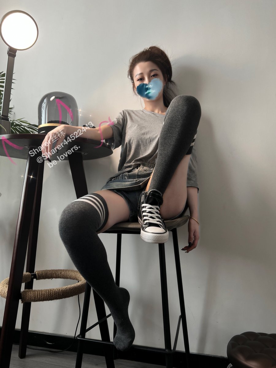 不要以为姐姐只会穿丝袜～
换个风格～棉袜 https://t.co/c07xWCFHII