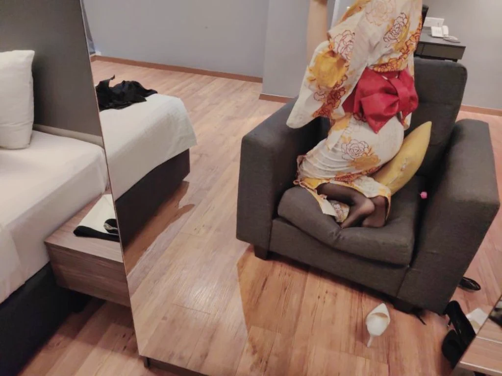 有喜欢日本妓女的吗？和服一穿上奴性就来了，就想跪着想服务男人了#男娘 #伪娘cd https://t.co/e3UzYBgzQz