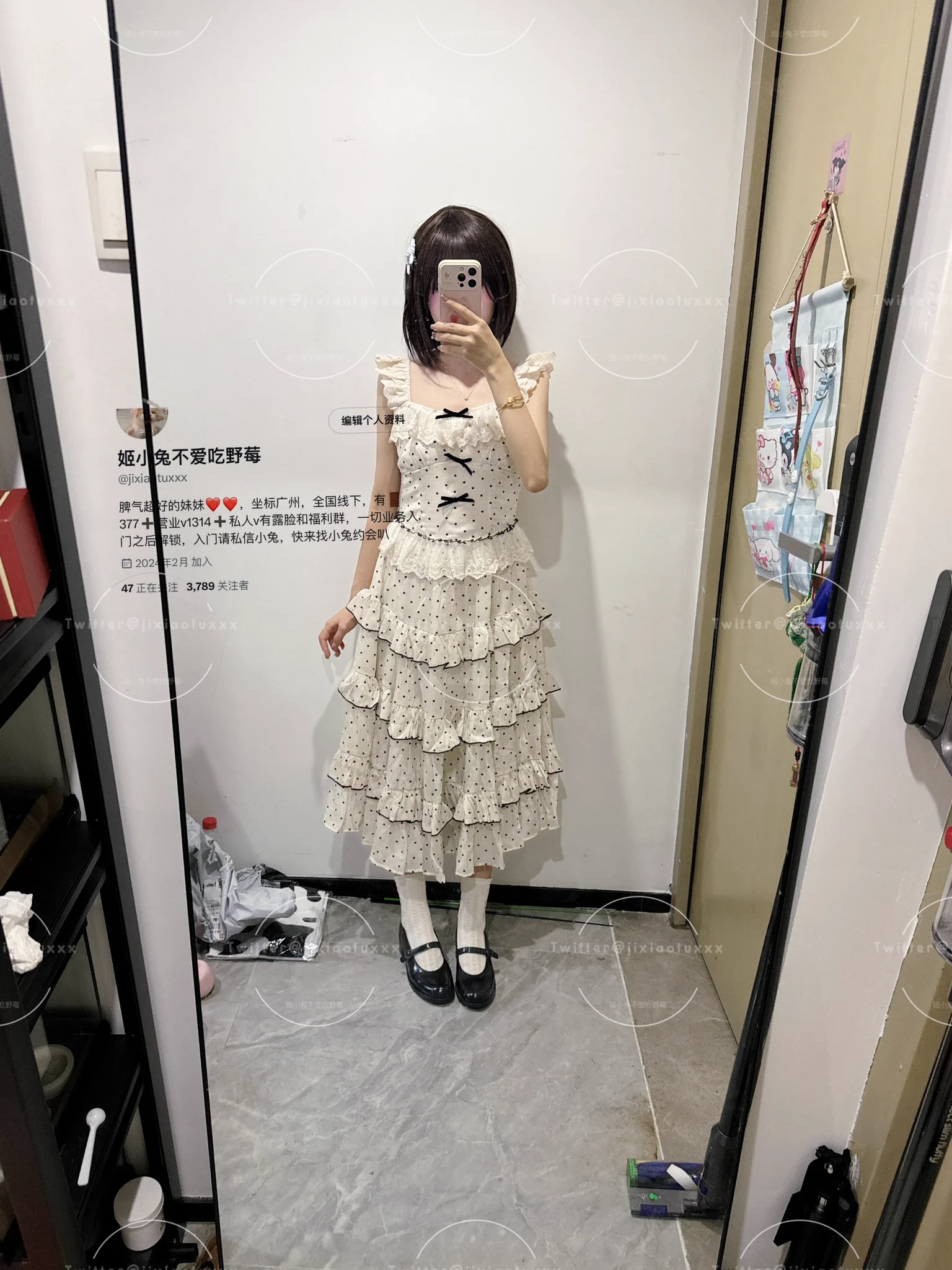 今天本来要去看电影的票子都买好了

临出门结果妈妈说今年台风会把人刮跑的
想了想还是命要紧，有一年就把商场广告牌吹下来了

我的vip厅我的真皮躺椅555555 https://t.co/d9enww3Oxt