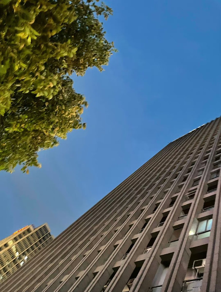 就在这栋楼里…… https://t.co/97DrgzSm1d