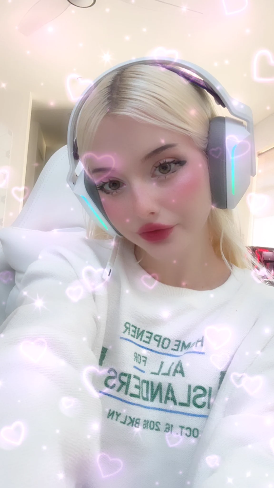 Streaming with twin! https://t.co/tg57WYQnVw https://t.co/aedieHntv3