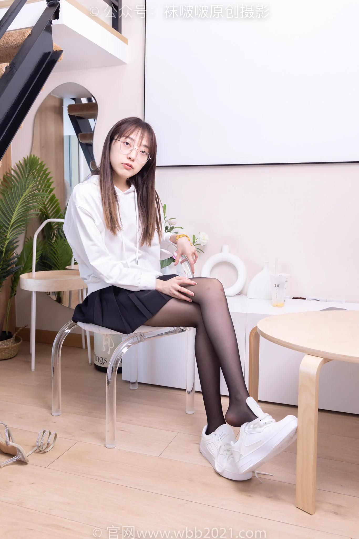 407期：稚予-板鞋、黑丝（脚尖加固款）图片数量：140张视频长度： 拍摄超长花絮版33分钟（视频分辨率：4K） https://t.co/mC5ZuXkWDx