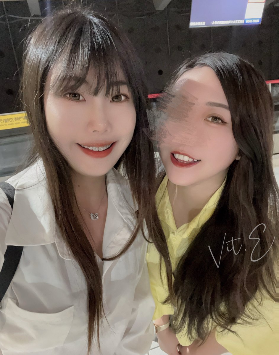 瞧瞧這是誰家的小美女👀

啊原來是我婆啊(*´艸`)ﾌﾌﾌｯ💓
@sep21i 

#約飯系推主 

聊到只記得在捷運站合照
奇奇還是老樣子
漂亮得一塌糊塗（？？

九月就可以跟 @LuLu202402 合體啦嗚嗚 https://t.co/kUjsACdLpJ