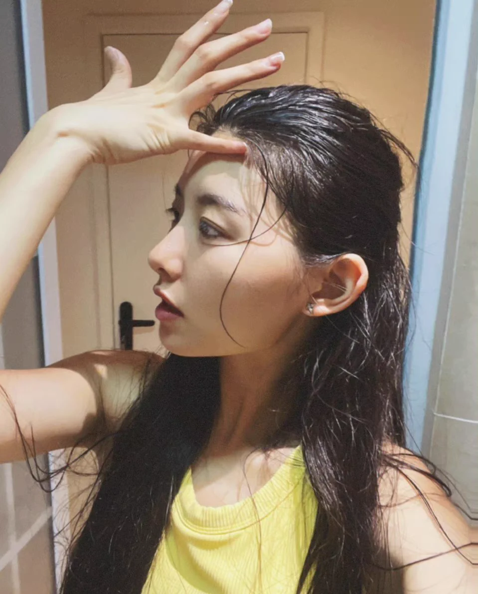 夜跑五公里，汗流浃背。 https://t.co/CVU3i2K1Ap