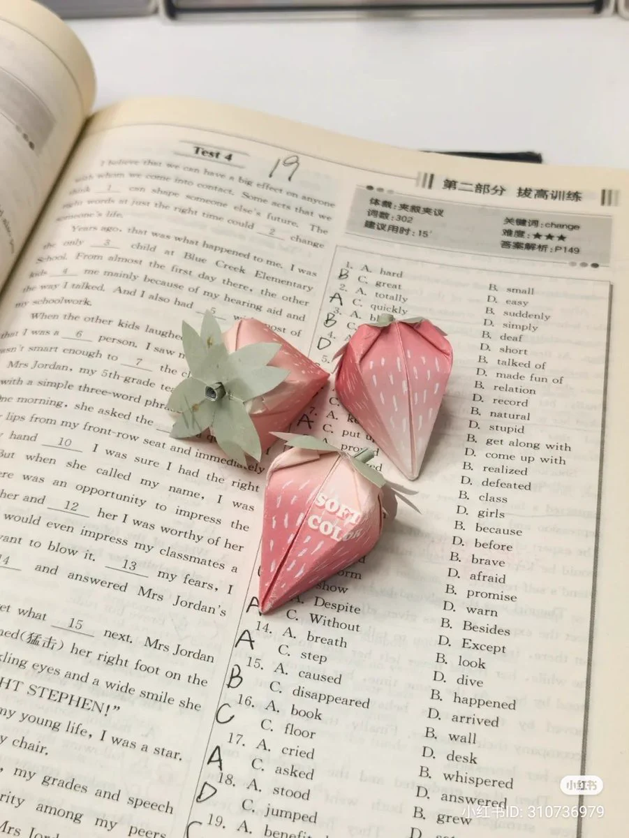 strawberry origami https://t.co/xufECte6xi
