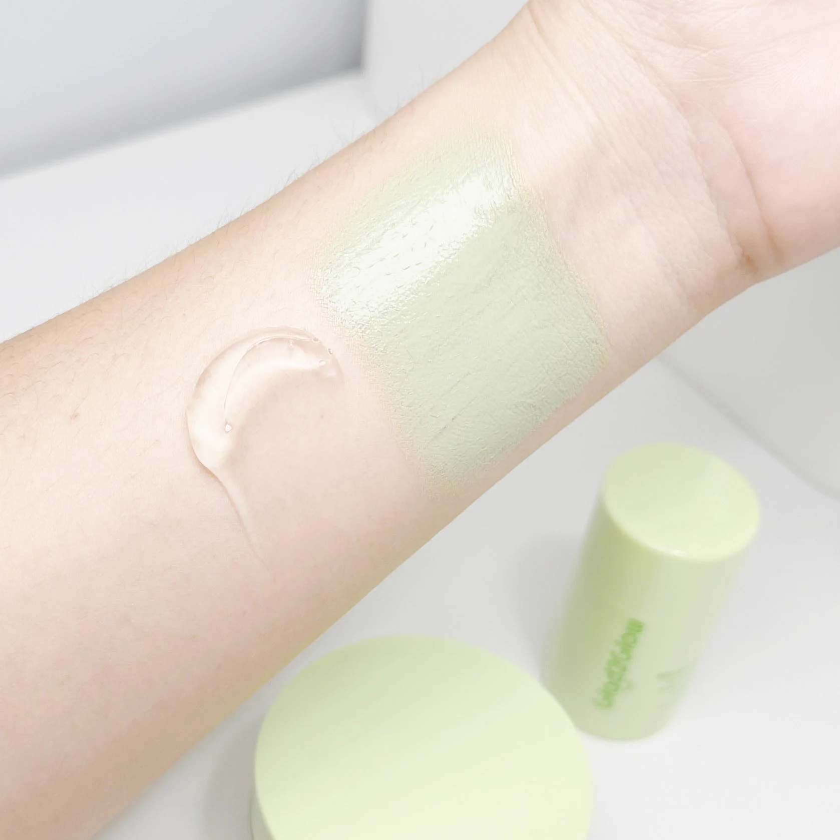 มาแนะนำ skincare ราคาสบายกระเป๋า✨ มีแค่ 2 อย่างนี้ก็ผิวใสได้ มาสก์โคลน สีเขียว สูตรนี้ช่วยดูแลสิวและรูขุมขน มีส่วนผสมของจิงจูฉ่าย ใช้ได้ทุกวันGel มีส่วนผสมของใบบัวบก เวลาทาจะรู้สึกเย็นๆ ช่วยปลอบประโลมผิวได้ดีมากกก เนื้อเจลบางเบา ไม่เหนียว#ใช้จริงรีวิวจริง https://t.co/2jtYw9I2HK