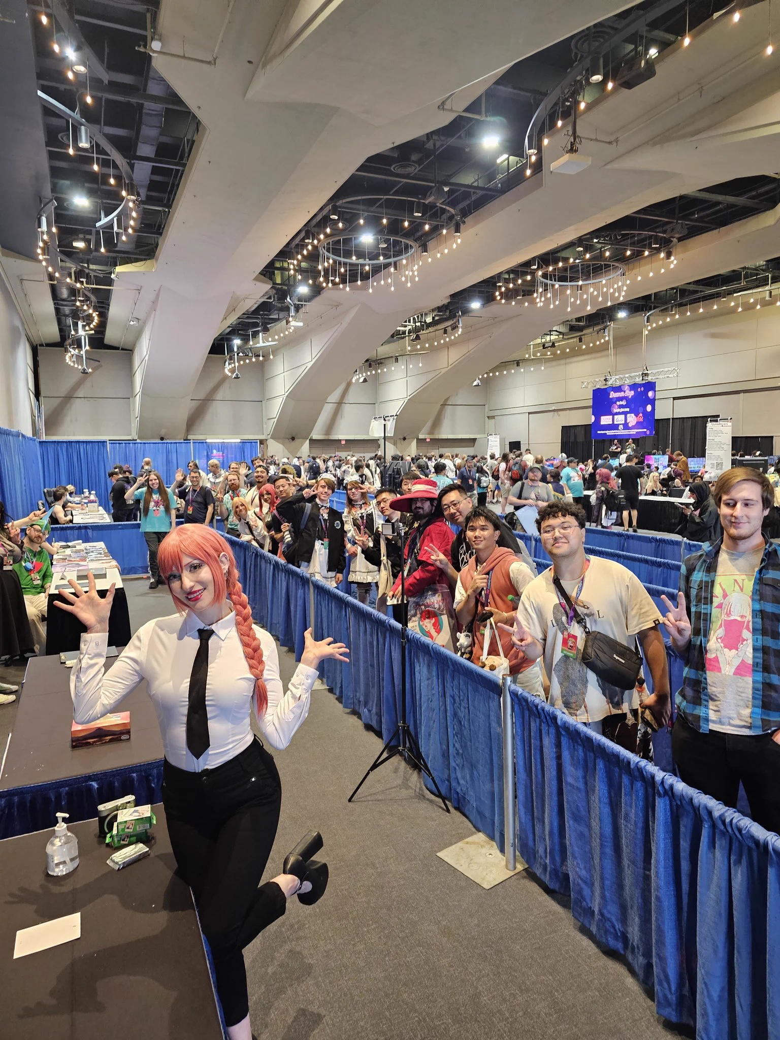 Day 2 of @animethon was amazing thanks to your support! 

I want to cry at how many people came to listen to my panel &amp; came to meet me at the signing session 😭💙

I am so happy and grateful for all the support 🙏 https://t.co/P5IQWTJg4l
