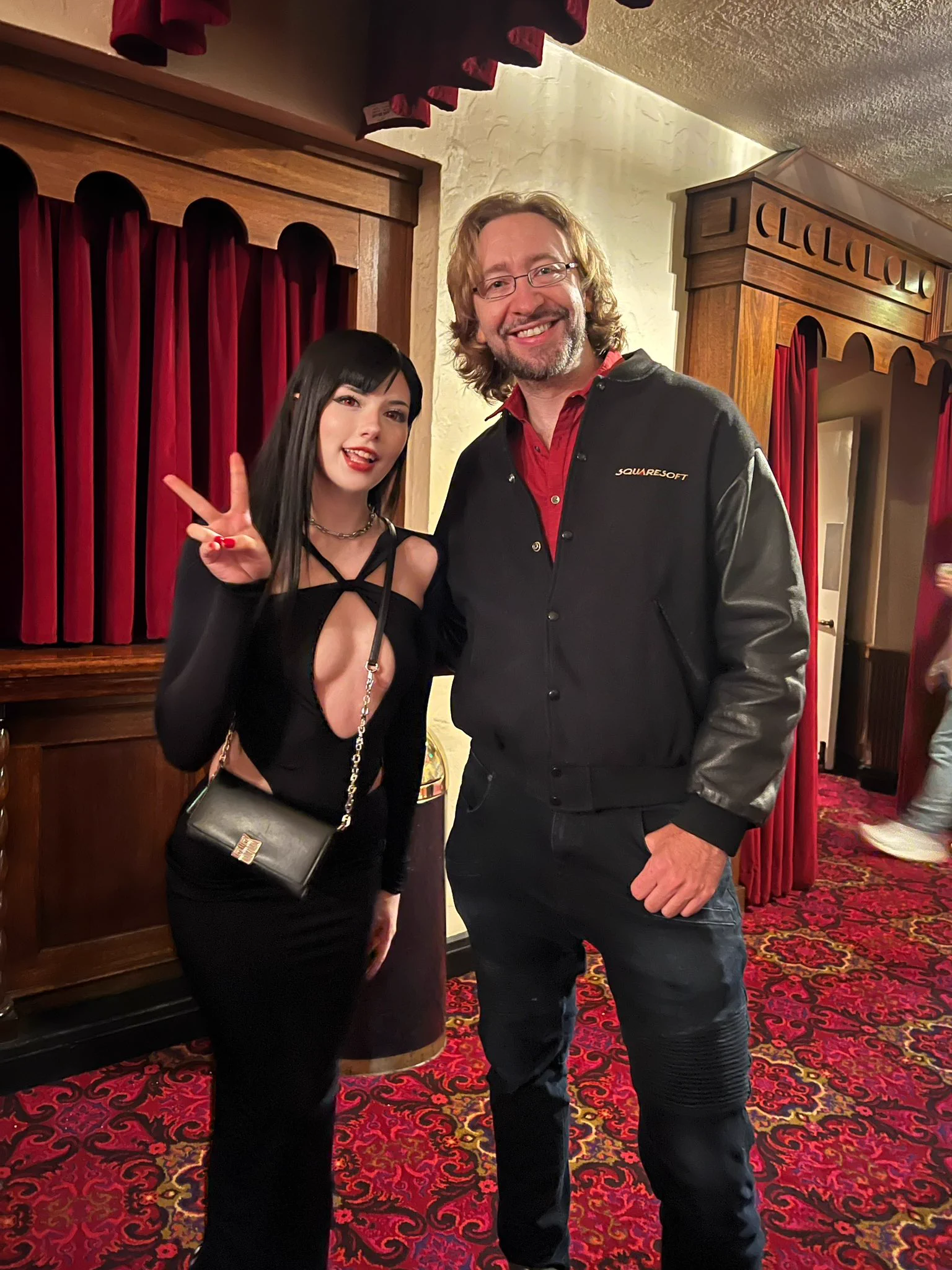 I ALSO GOT TO MEET @maximilian_ 😭!! I owe all my FF7 theories to you !! https://t.co/Zm7KnNaFo3