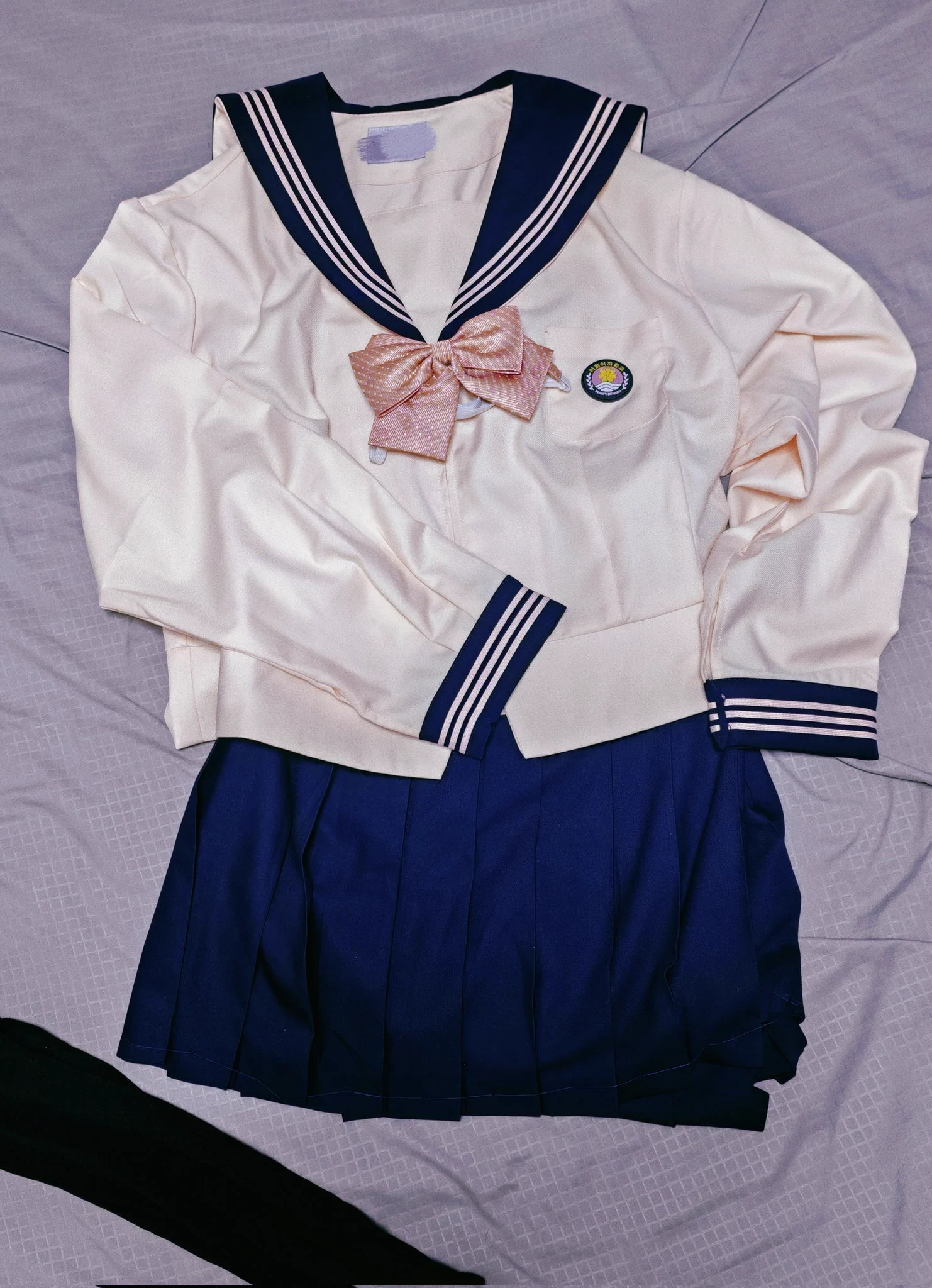 明天要开学啦，把校服洗好了😝 https://t.co/UQ9BxXkzc7